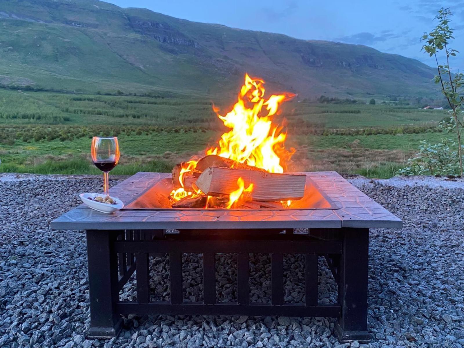 Campsie Luxury Pods With Hot Tub Hotel Glasgow Exterior foto