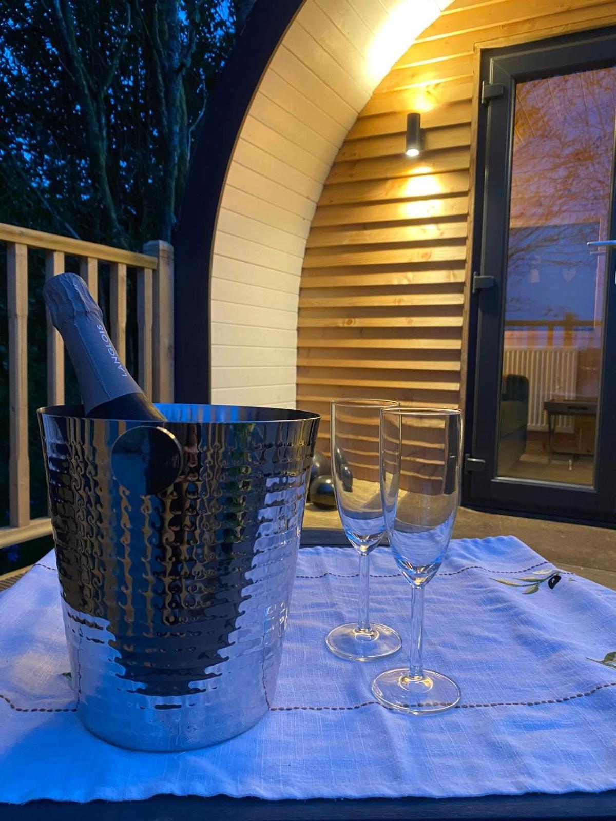 Campsie Luxury Pods With Hot Tub Hotel Glasgow Exterior foto